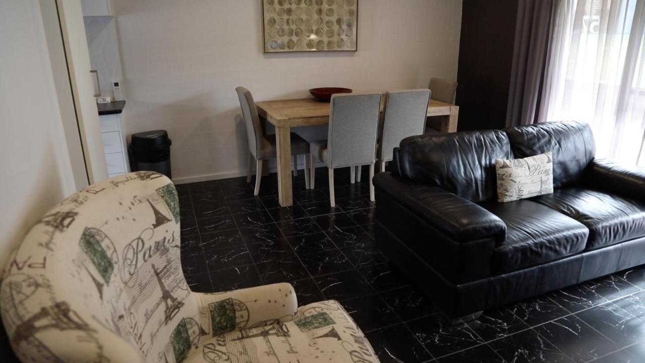 Blazing Stump Motel & Suites Вудонга Екстериор снимка